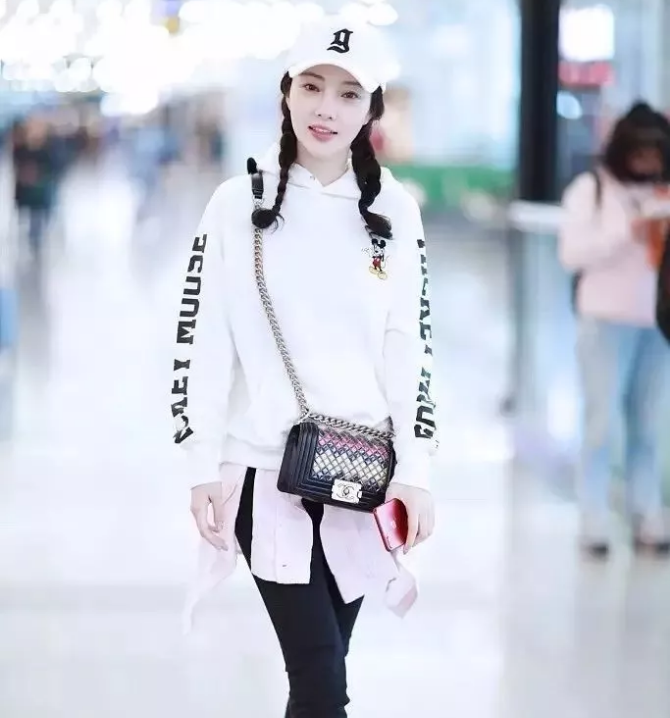 今年秋冬最chic！原來短發(fā)和帽子這么配??！
